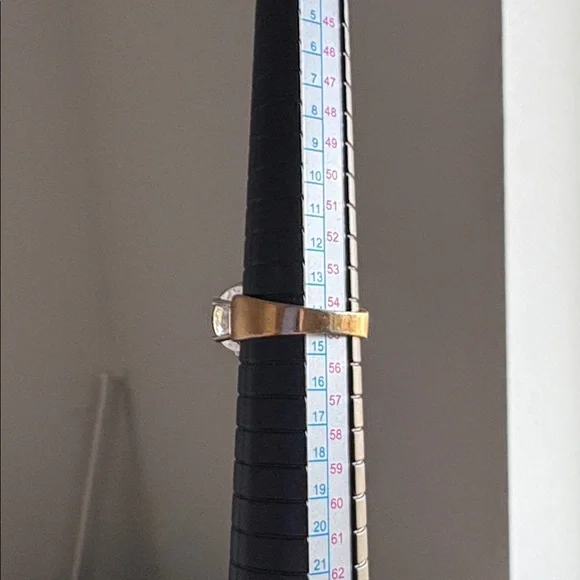 EUC Round Brilliant Cut Soltaire Diamond-Toned Thick Gold Band Ring - Picture 11 of 11